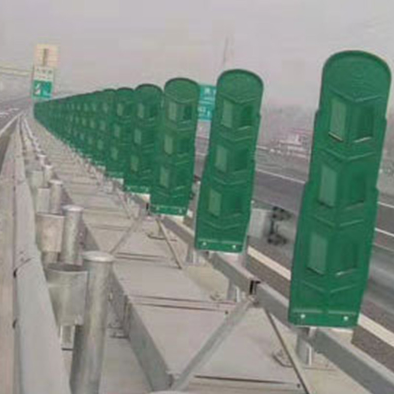 道路中間遮光板