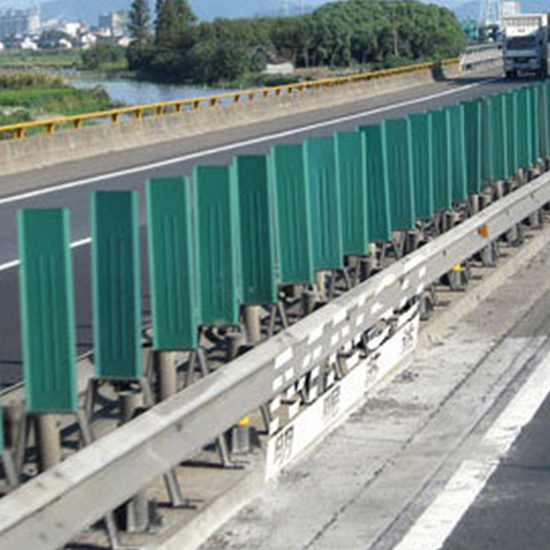 道路中間遮光板